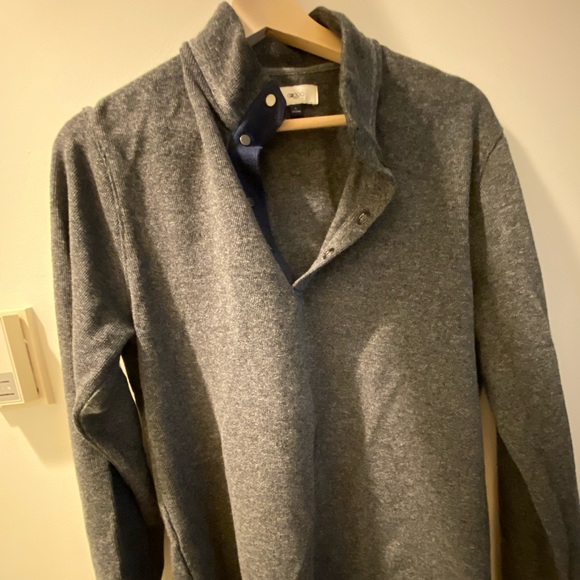 Gray sweater - L - Picture 1 of 4